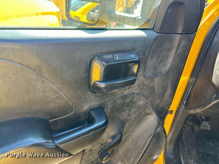 image for item ER4909 2015 Chevrolet Silverado 3500HD utility bed pickup truck