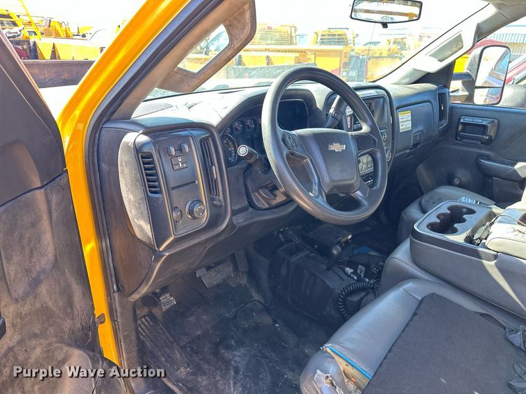 image for item ER4909 2015 Chevrolet Silverado 3500HD utility bed pickup truck