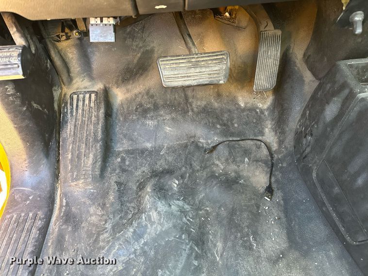 image for item ER4909 2015 Chevrolet Silverado 3500HD utility bed pickup truck