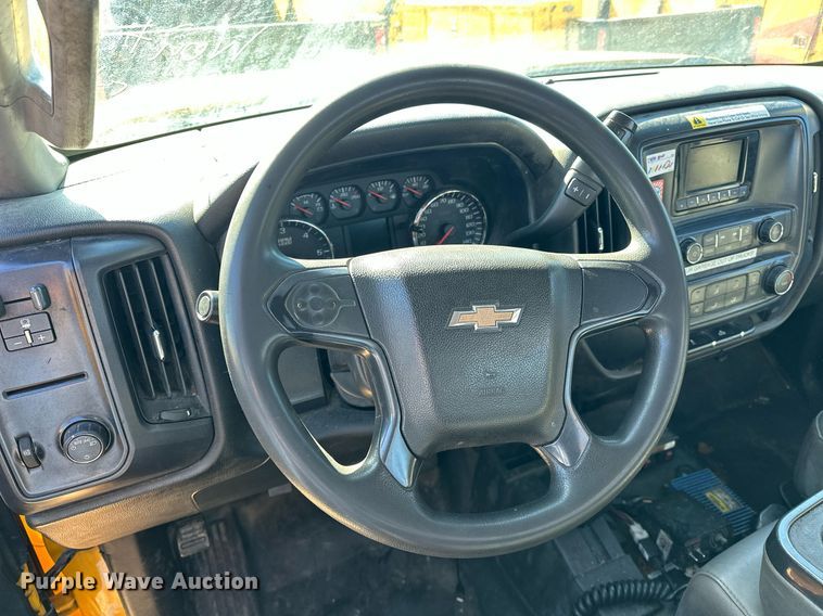 image for item ER4909 2015 Chevrolet Silverado 3500HD utility bed pickup truck