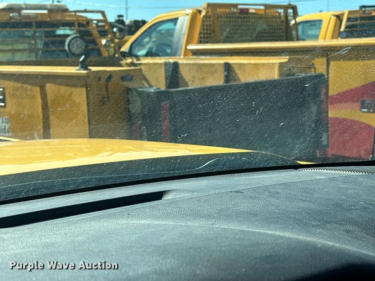 image for item ER4909 2015 Chevrolet Silverado 3500HD utility bed pickup truck