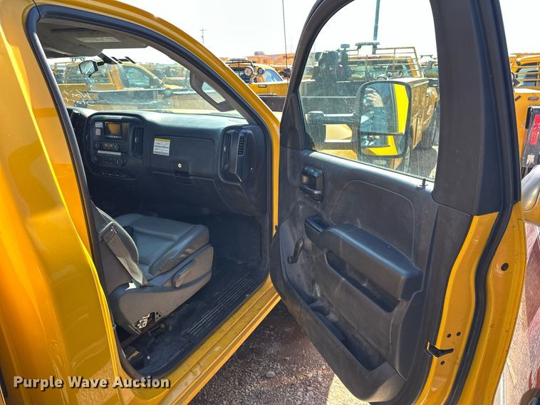 image for item ER4909 2015 Chevrolet Silverado 3500HD utility bed pickup truck