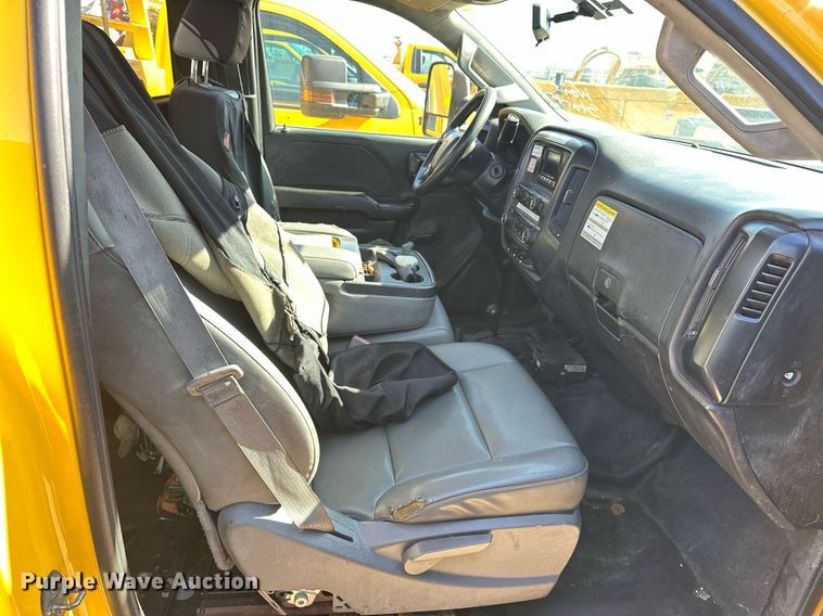 image for item ER4909 2015 Chevrolet Silverado 3500HD utility bed pickup truck