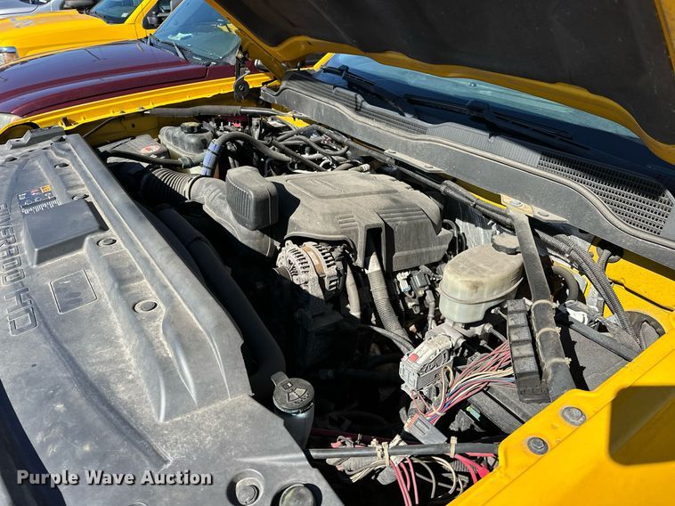 image for item ER4909 2015 Chevrolet Silverado 3500HD utility bed pickup truck