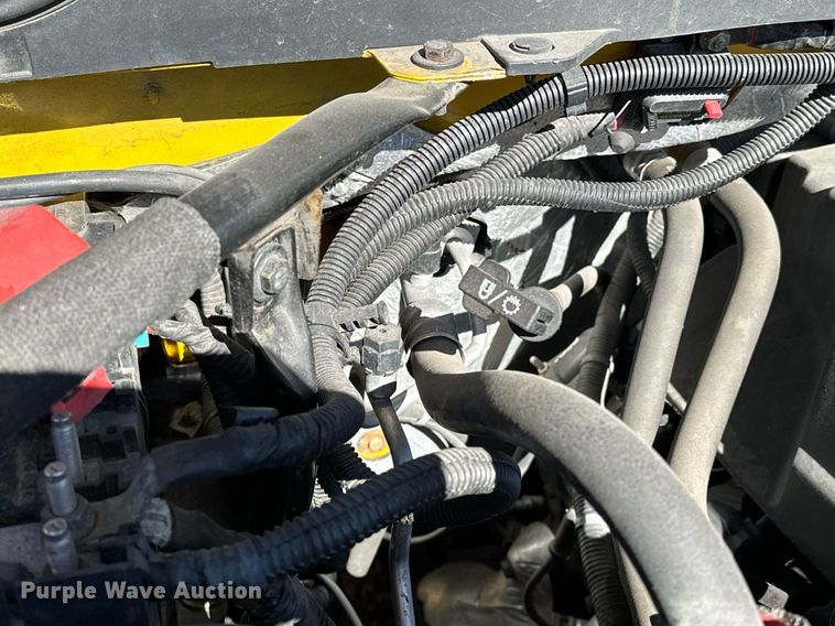 image for item ER4909 2015 Chevrolet Silverado 3500HD utility bed pickup truck