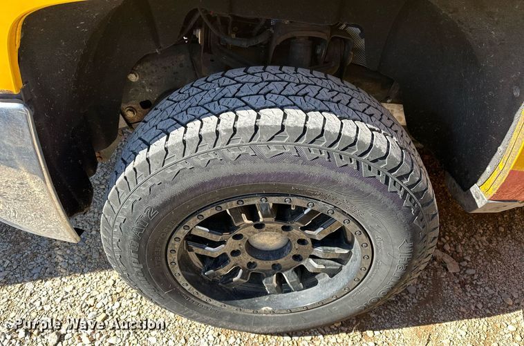 image for item ER4909 2015 Chevrolet Silverado 3500HD utility bed pickup truck