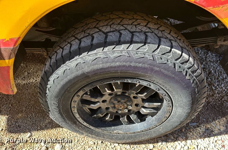 image for item ER4909 2015 Chevrolet Silverado 3500HD utility bed pickup truck