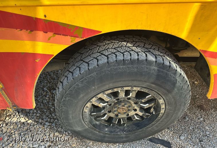 image for item ER4909 2015 Chevrolet Silverado 3500HD utility bed pickup truck