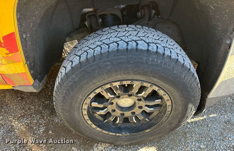 image for item ER4909 2015 Chevrolet Silverado 3500HD utility bed pickup truck