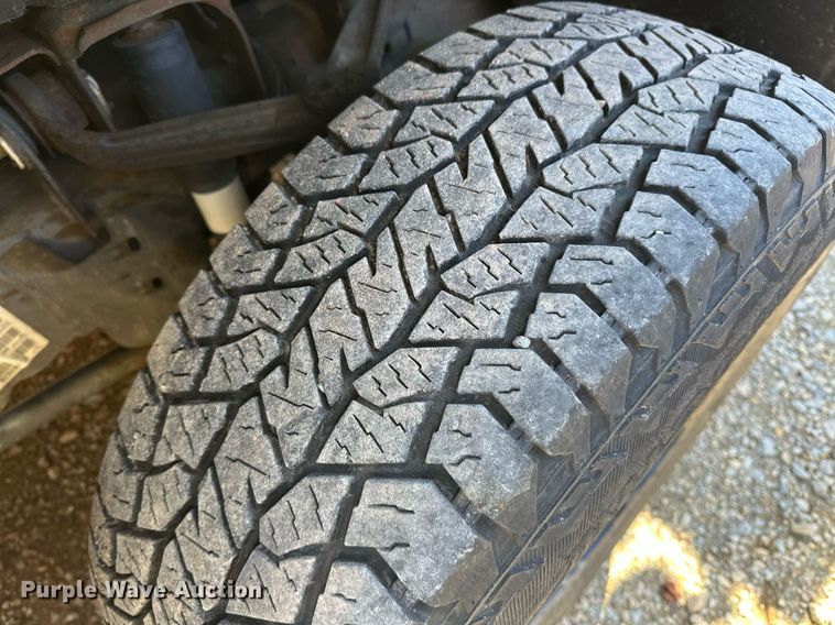 image for item ER4909 2015 Chevrolet Silverado 3500HD utility bed pickup truck