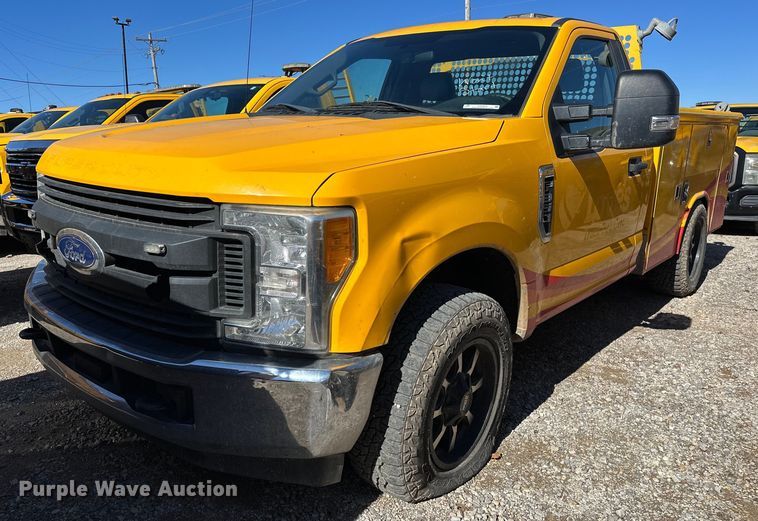 image for item ER4910 2017 Ford F350 Super Duty XL utility bed pickup truck