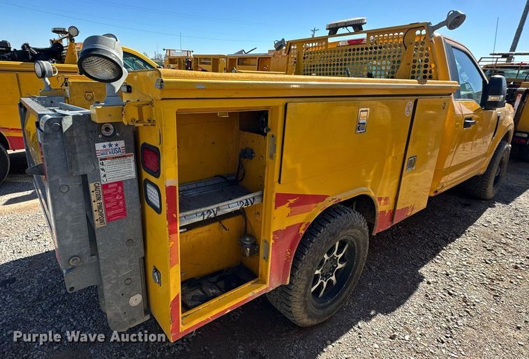 image for item ER4910 2017 Ford F350 Super Duty XL utility bed pickup truck