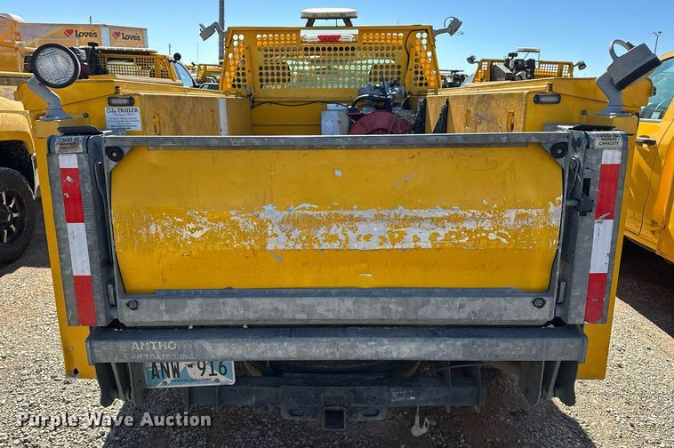 image for item ER4910 2017 Ford F350 Super Duty XL utility bed pickup truck