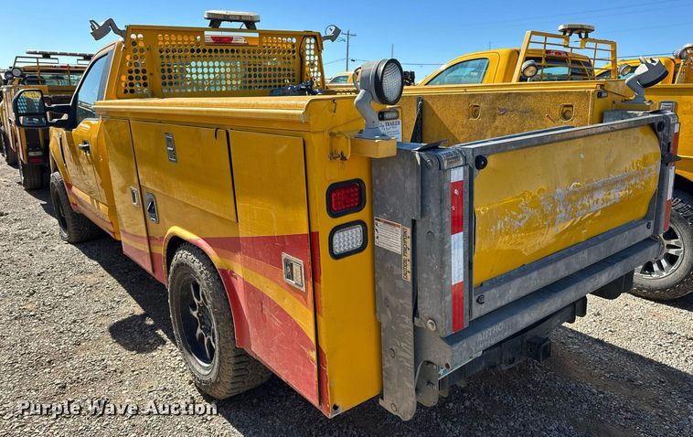 image for item ER4910 2017 Ford F350 Super Duty XL utility bed pickup truck