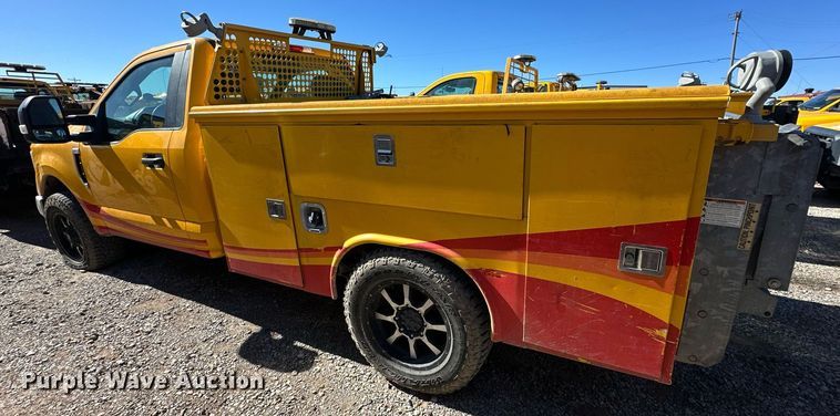 image for item ER4910 2017 Ford F350 Super Duty XL utility bed pickup truck