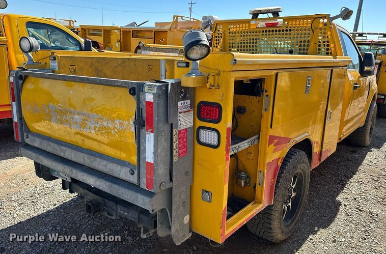 image for item ER4910 2017 Ford F350 Super Duty XL utility bed pickup truck