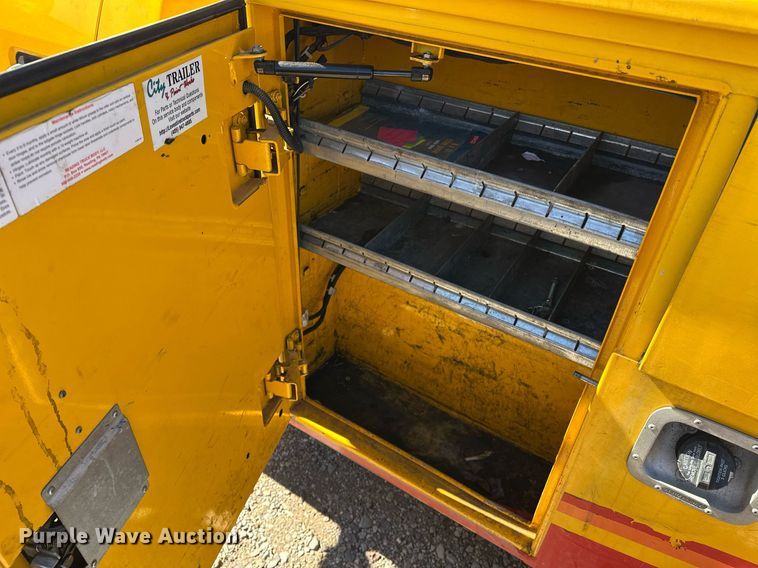 image for item ER4910 2017 Ford F350 Super Duty XL utility bed pickup truck