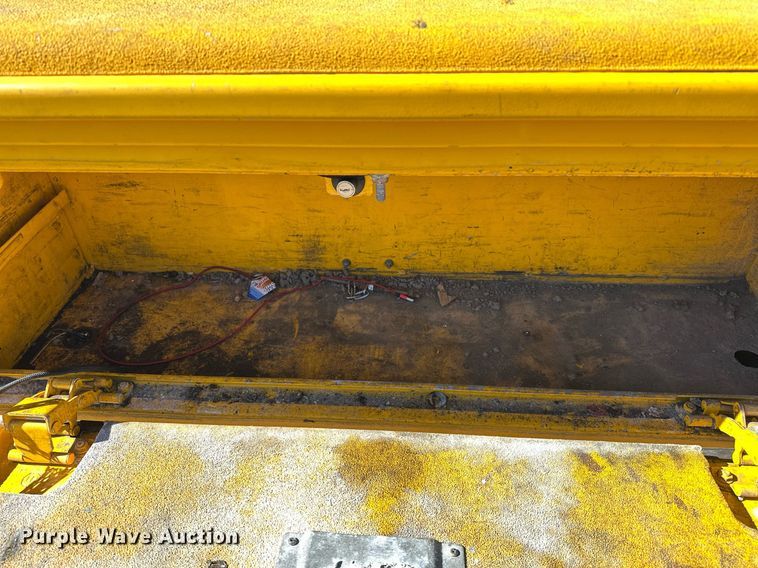 image for item ER4910 2017 Ford F350 Super Duty XL utility bed pickup truck