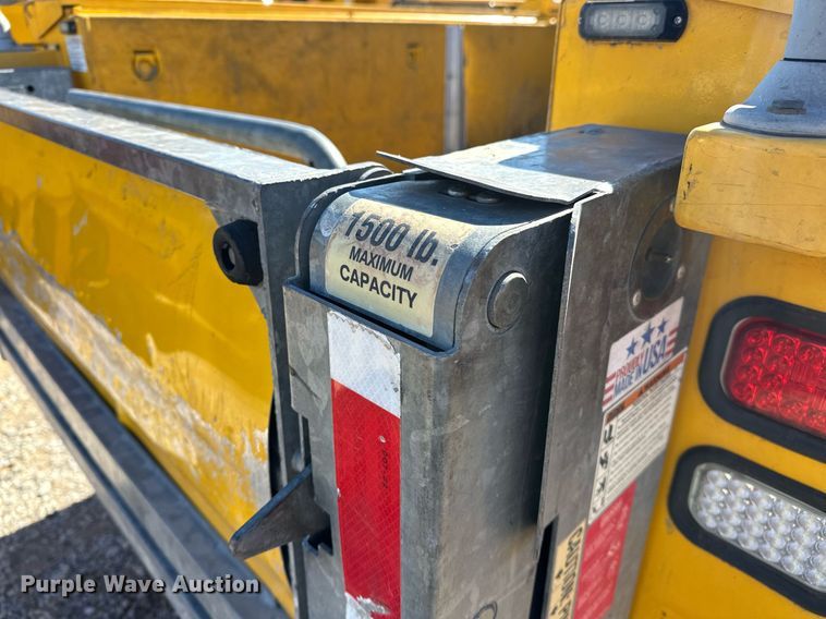 image for item ER4910 2017 Ford F350 Super Duty XL utility bed pickup truck