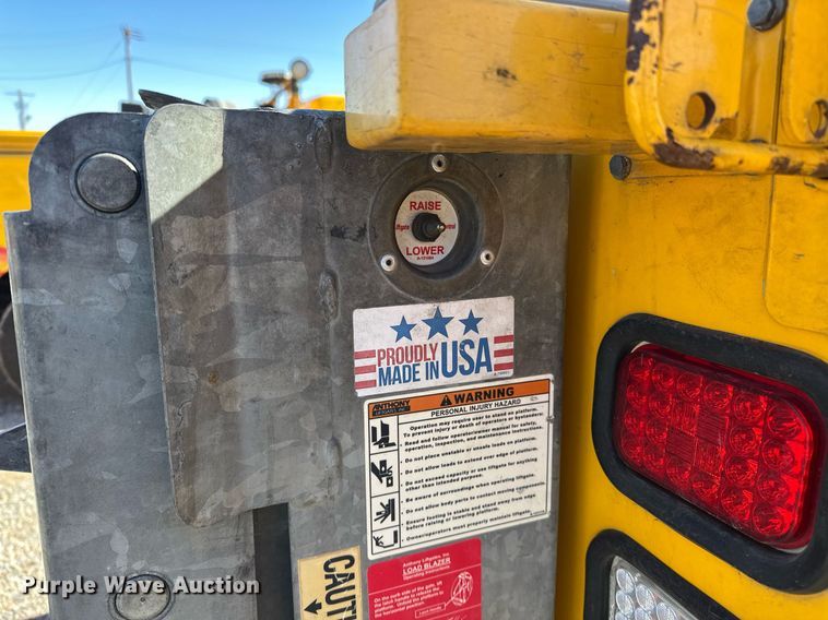 image for item ER4910 2017 Ford F350 Super Duty XL utility bed pickup truck