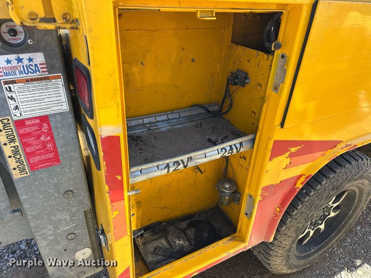 image for item ER4910 2017 Ford F350 Super Duty XL utility bed pickup truck