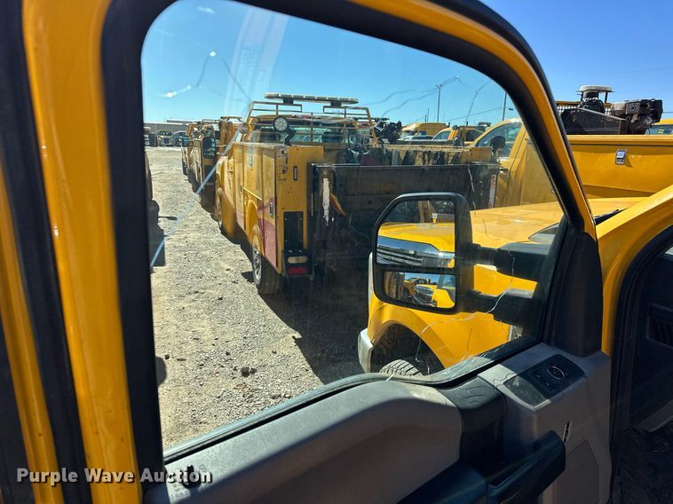 image for item ER4910 2017 Ford F350 Super Duty XL utility bed pickup truck