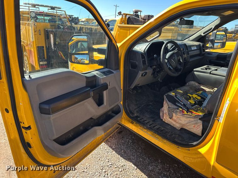 image for item ER4910 2017 Ford F350 Super Duty XL utility bed pickup truck