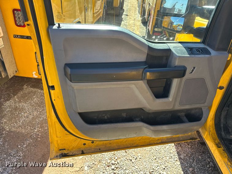 image for item ER4910 2017 Ford F350 Super Duty XL utility bed pickup truck