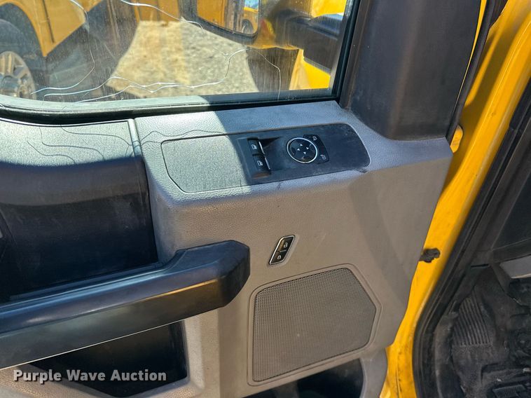 image for item ER4910 2017 Ford F350 Super Duty XL utility bed pickup truck