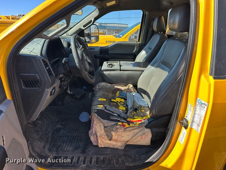 image for item ER4910 2017 Ford F350 Super Duty XL utility bed pickup truck