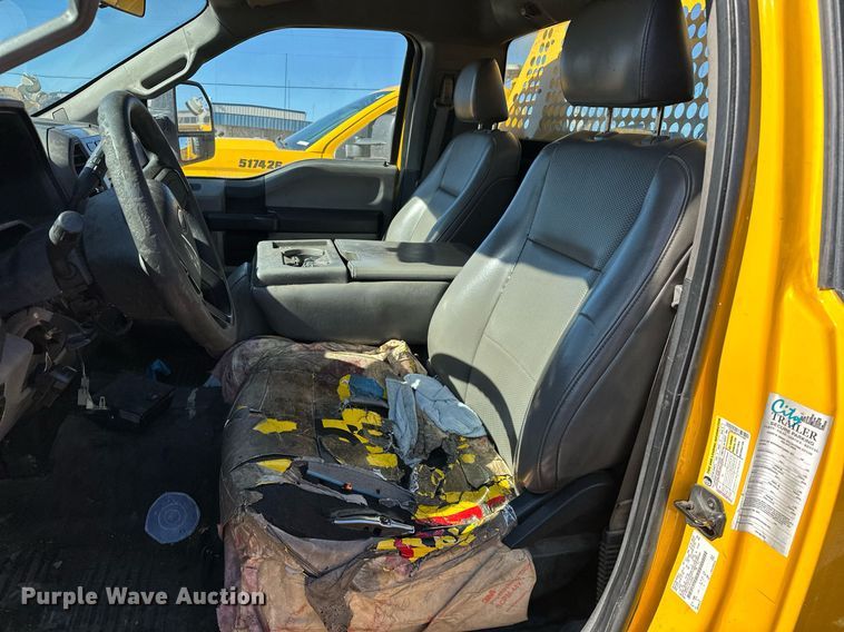 image for item ER4910 2017 Ford F350 Super Duty XL utility bed pickup truck