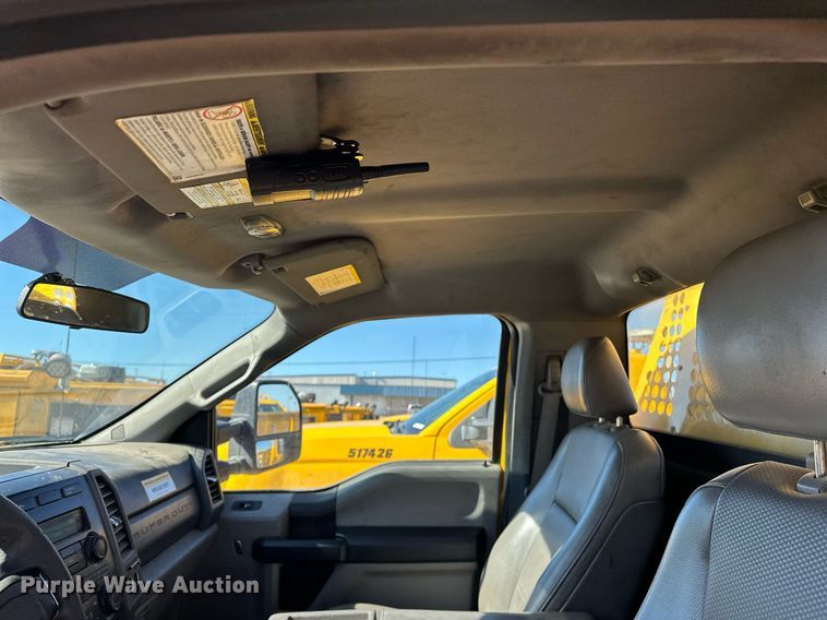 image for item ER4910 2017 Ford F350 Super Duty XL utility bed pickup truck