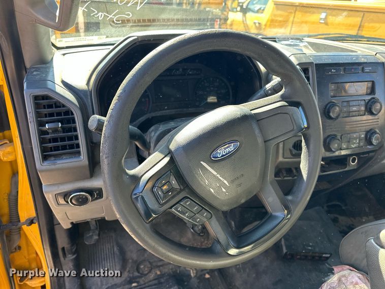 image for item ER4910 2017 Ford F350 Super Duty XL utility bed pickup truck