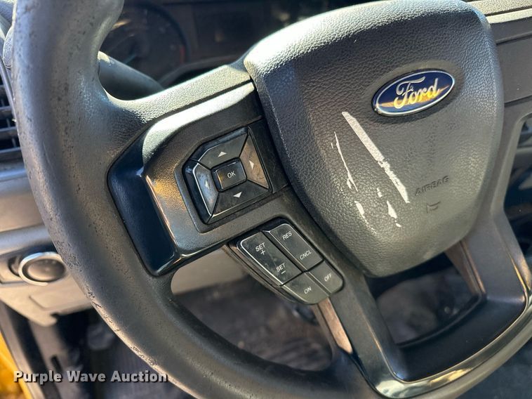 image for item ER4910 2017 Ford F350 Super Duty XL utility bed pickup truck