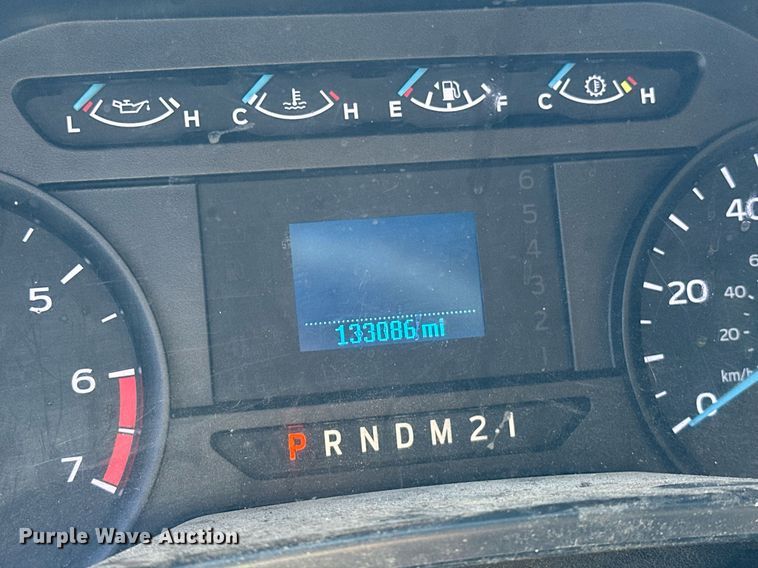 image for item ER4910 2017 Ford F350 Super Duty XL utility bed pickup truck