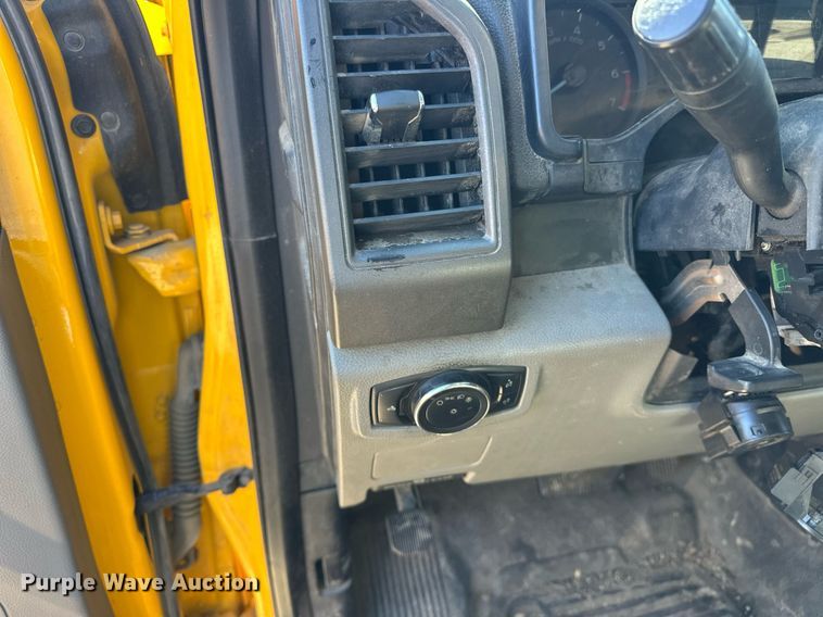 image for item ER4910 2017 Ford F350 Super Duty XL utility bed pickup truck