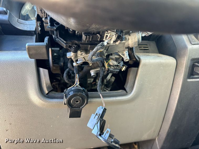 image for item ER4910 2017 Ford F350 Super Duty XL utility bed pickup truck