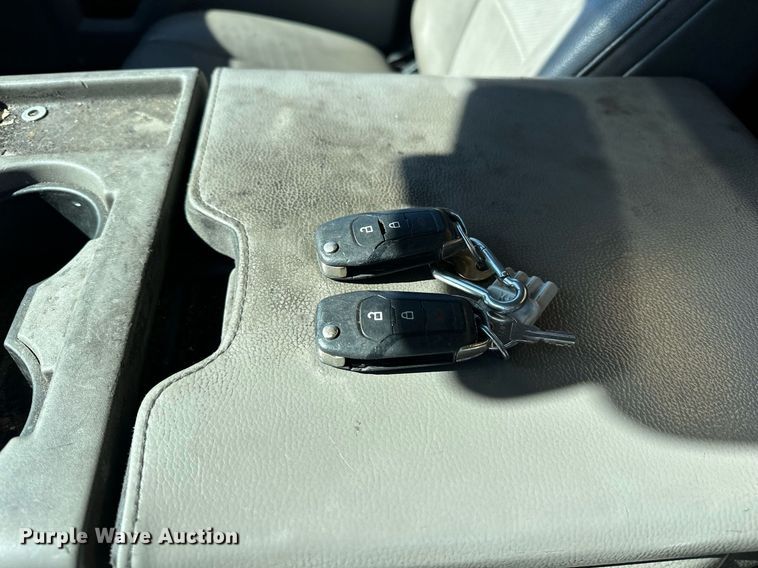 image for item ER4910 2017 Ford F350 Super Duty XL utility bed pickup truck