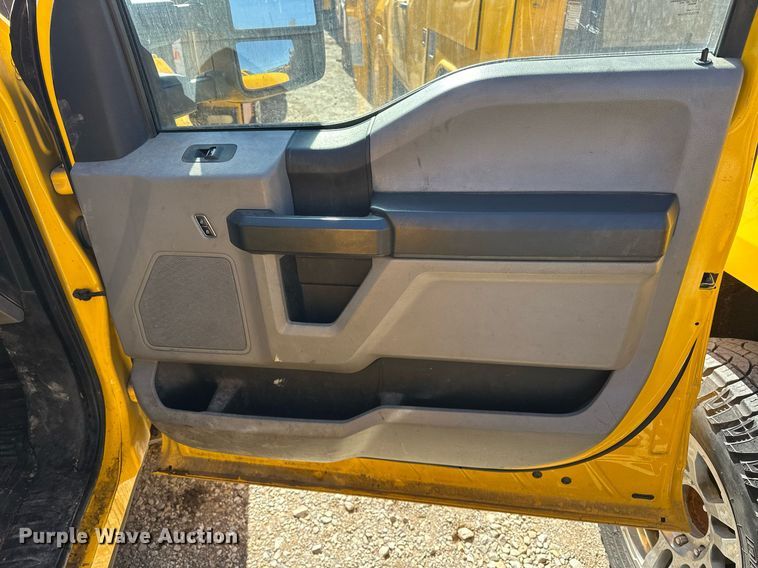 image for item ER4910 2017 Ford F350 Super Duty XL utility bed pickup truck