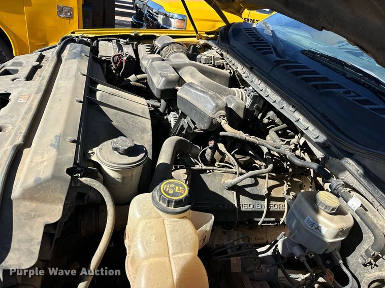 image for item ER4910 2017 Ford F350 Super Duty XL utility bed pickup truck