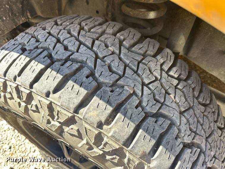 image for item ER4910 2017 Ford F350 Super Duty XL utility bed pickup truck