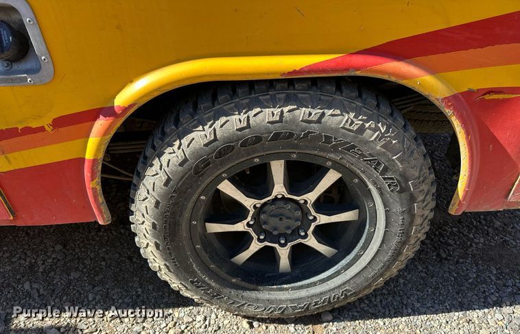 image for item ER4910 2017 Ford F350 Super Duty XL utility bed pickup truck