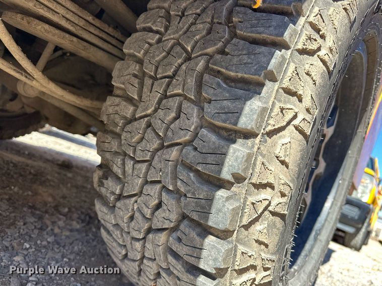 image for item ER4910 2017 Ford F350 Super Duty XL utility bed pickup truck