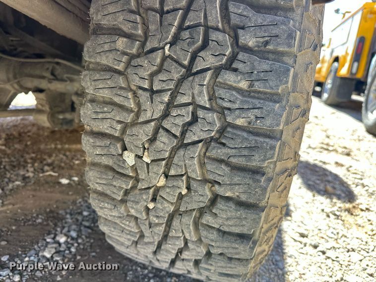 image for item ER4910 2017 Ford F350 Super Duty XL utility bed pickup truck