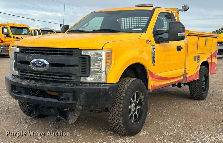 image for item ER4912 2017 Ford F350 Super Duty XL utility bed pickup truck