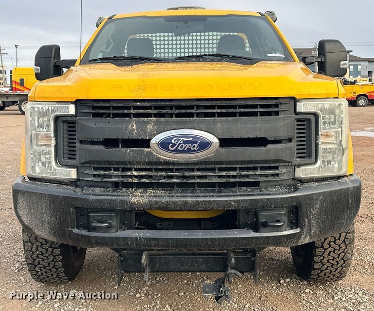 image for item ER4912 2017 Ford F350 Super Duty XL utility bed pickup truck