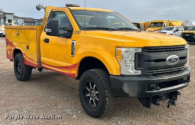 image for item ER4912 2017 Ford F350 Super Duty XL utility bed pickup truck