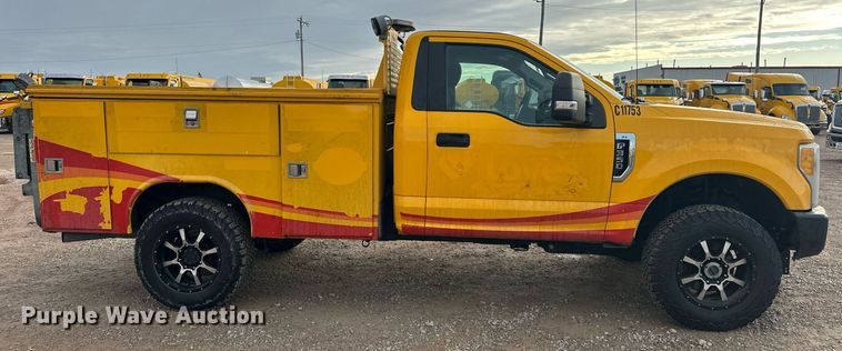 image for item ER4912 2017 Ford F350 Super Duty XL utility bed pickup truck