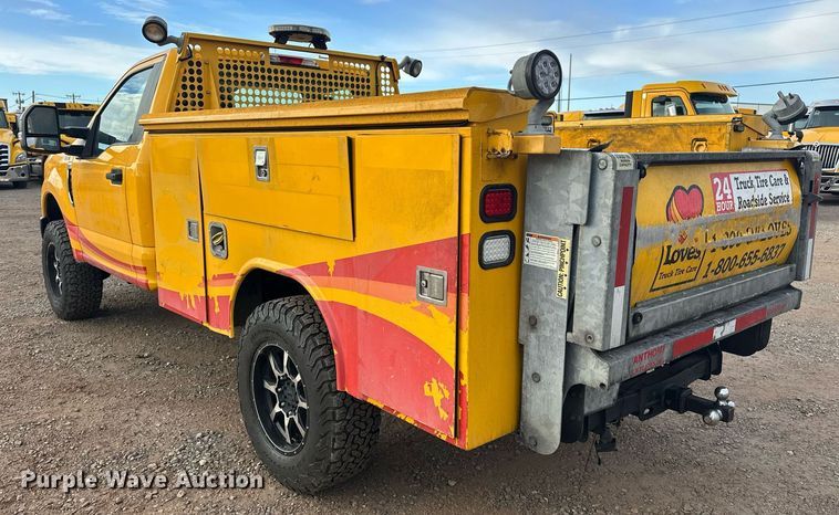 image for item ER4912 2017 Ford F350 Super Duty XL utility bed pickup truck