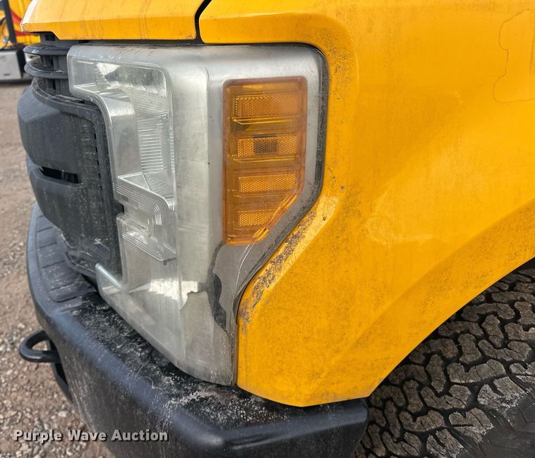 image for item ER4912 2017 Ford F350 Super Duty XL utility bed pickup truck